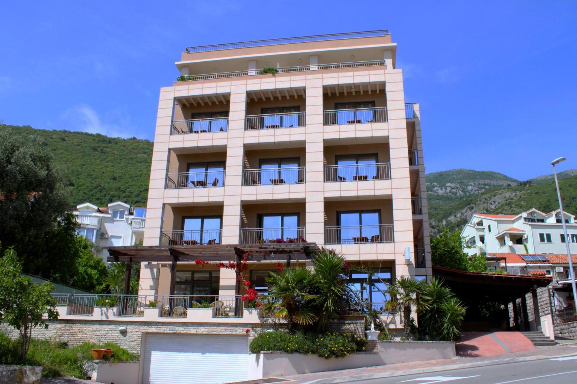 Hotel Petrovac ภายนอก รูปภาพ