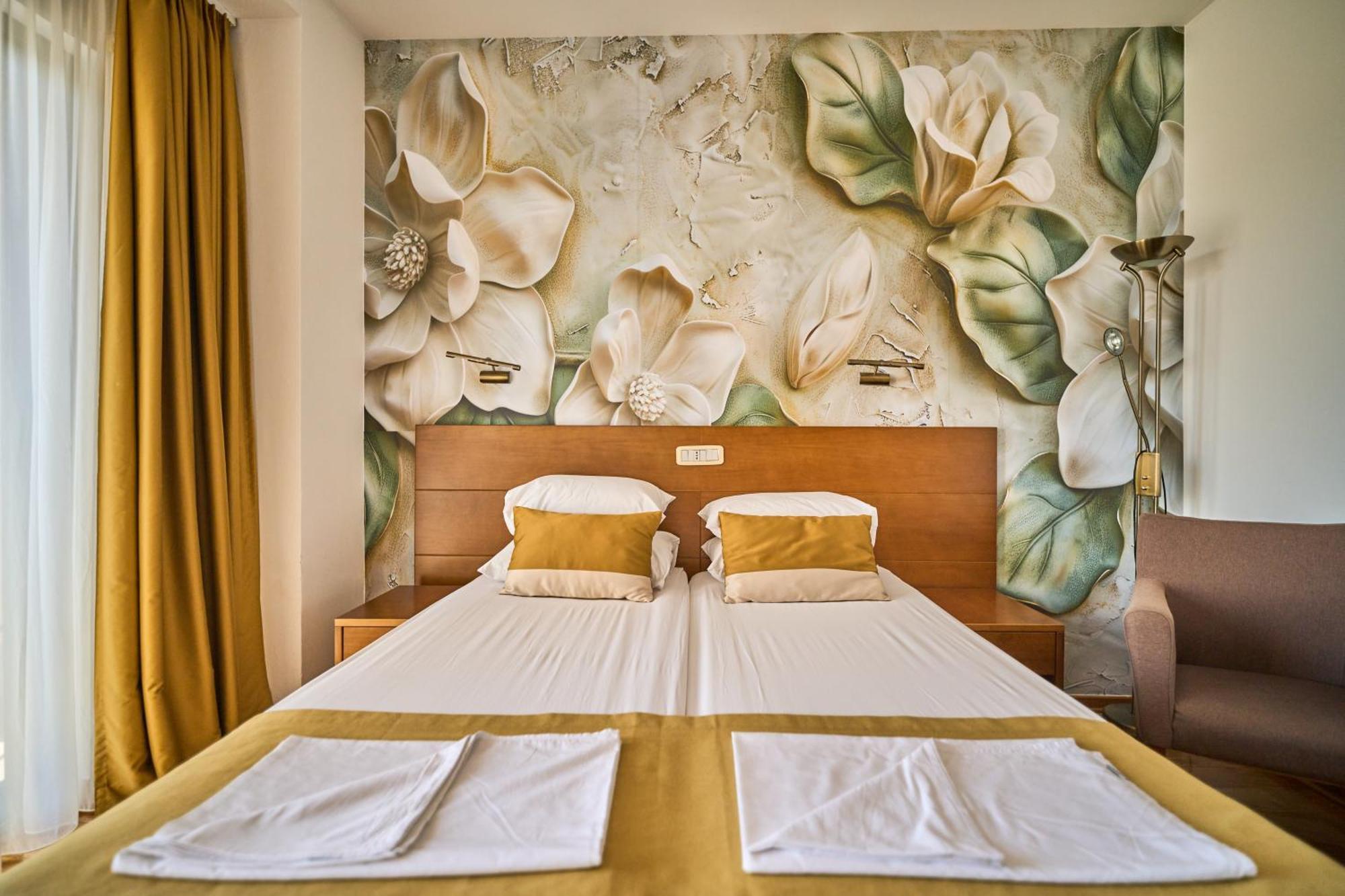 Hotel Petrovac ภายนอก รูปภาพ