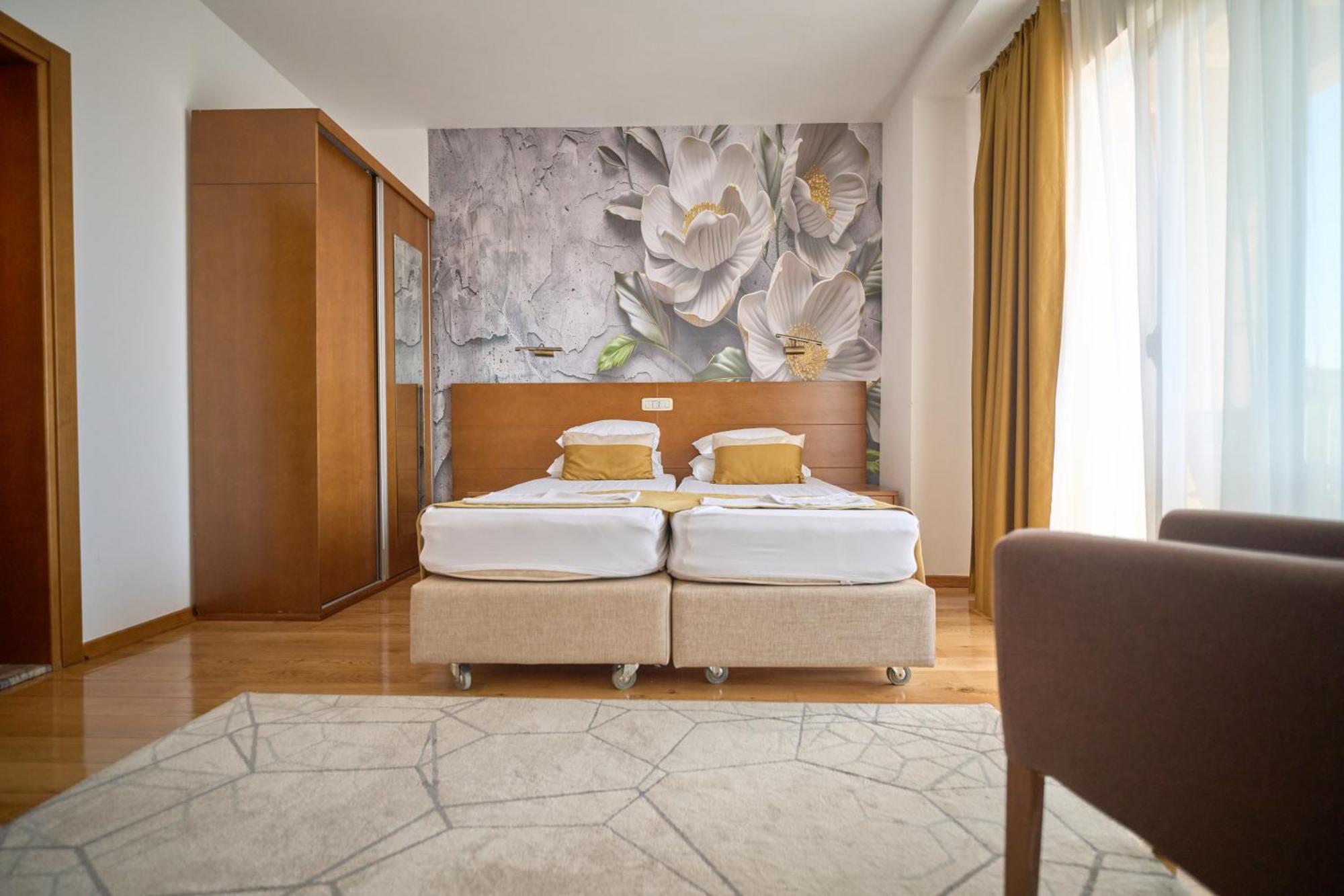 Hotel Petrovac ภายนอก รูปภาพ