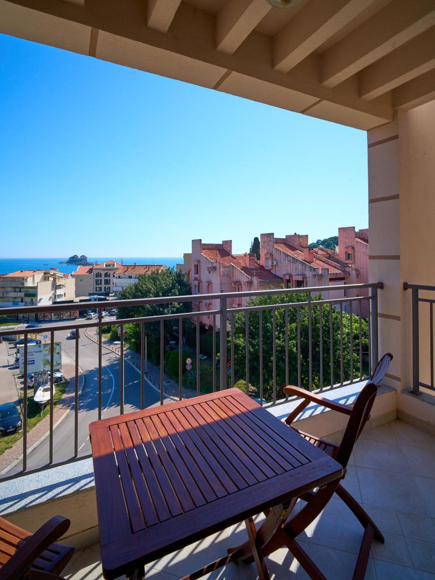 Hotel Petrovac ภายนอก รูปภาพ