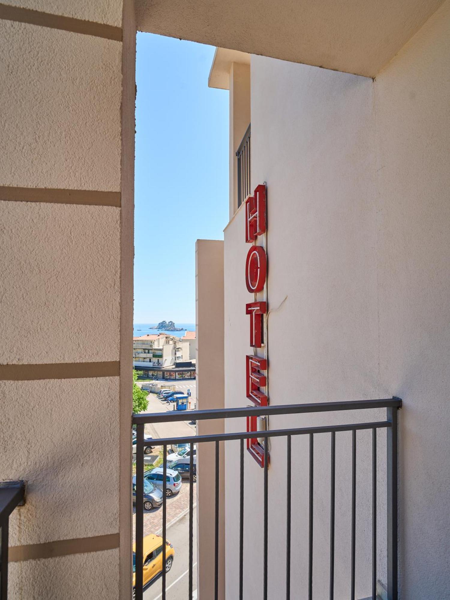 Hotel Petrovac ภายนอก รูปภาพ