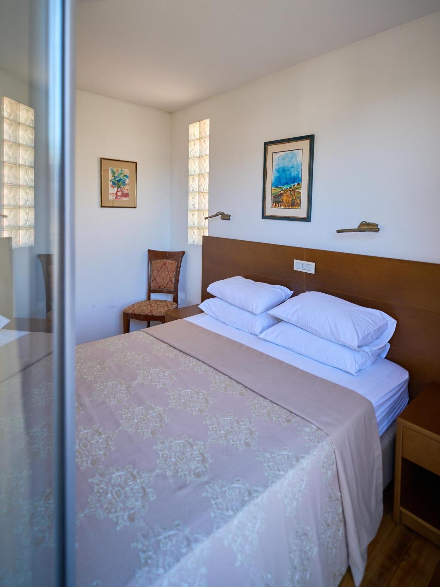 Hotel Petrovac ภายนอก รูปภาพ