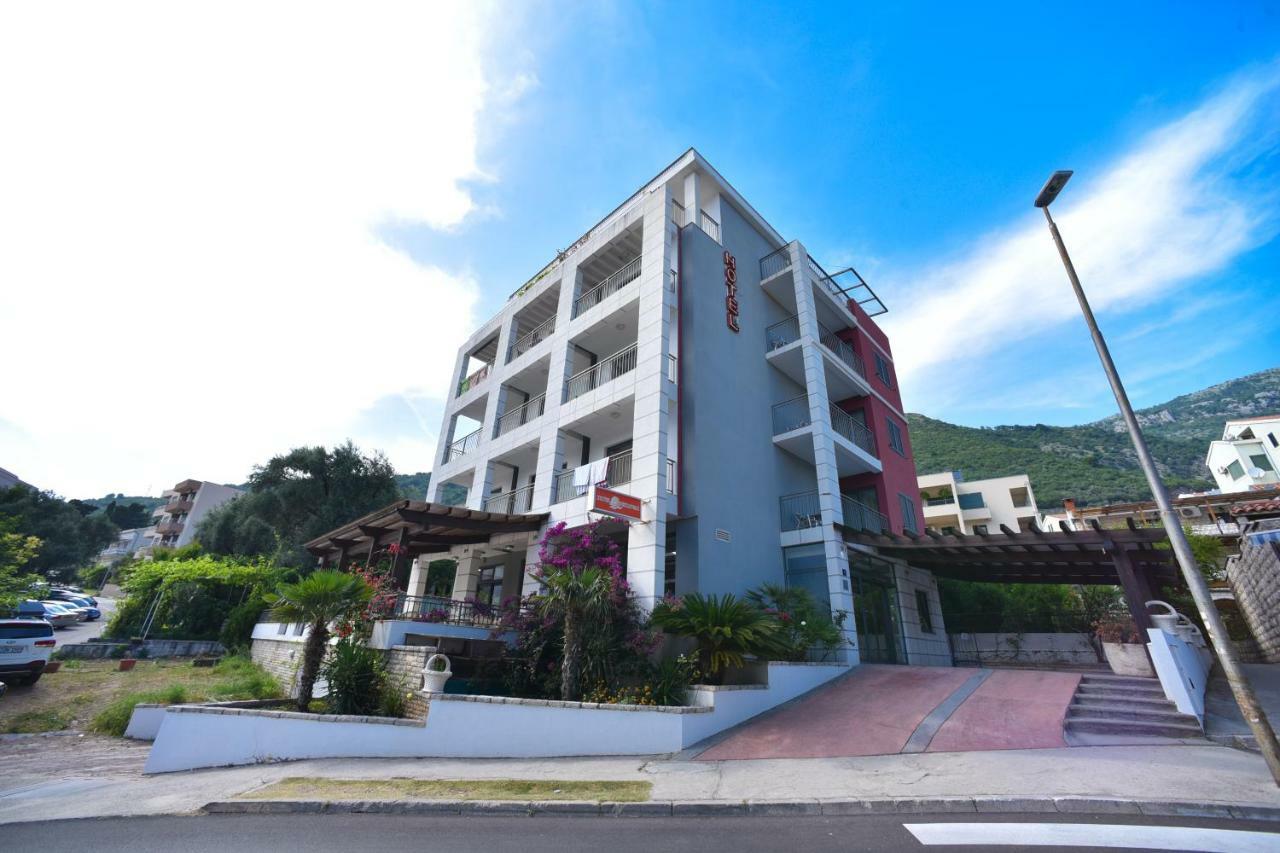 Hotel Petrovac ภายนอก รูปภาพ